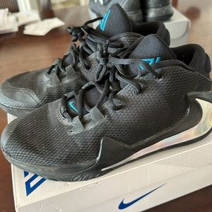Nike Antetokounmpo sneakers size 6.5